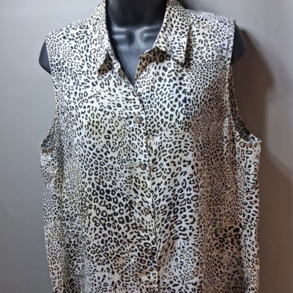 Chicos Women Size 2 12/14 Linen Sleeveless Button Down Shirt Animal Print Blouse